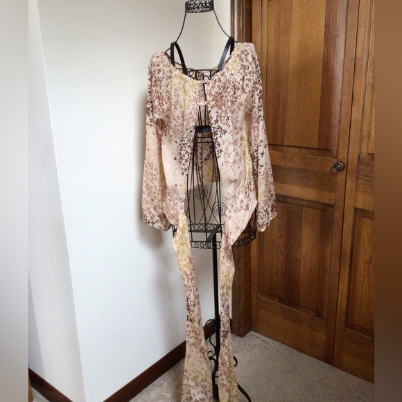 Bcbg Maxazria open back Flowy tie hem top, Small - Picture 7 of 8